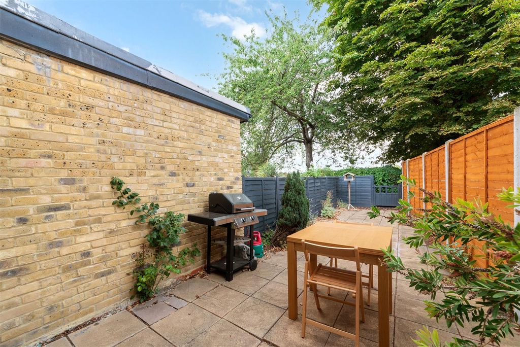 Property photo 3 of 10 Private Garden
