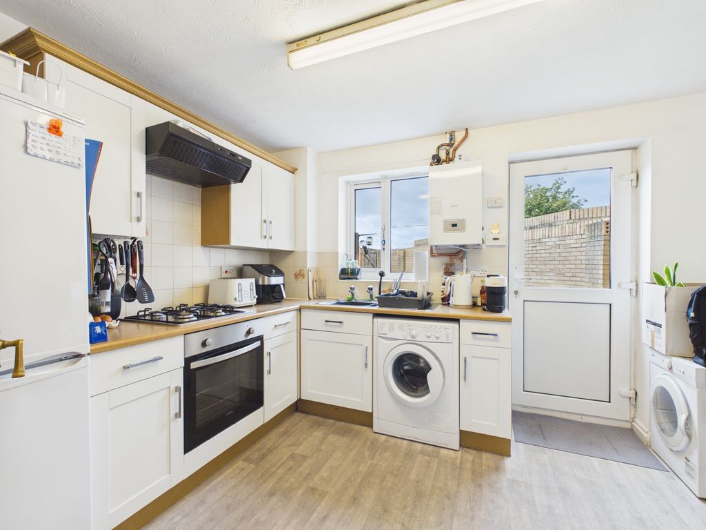 Property photo 3 of 9 Kitchen