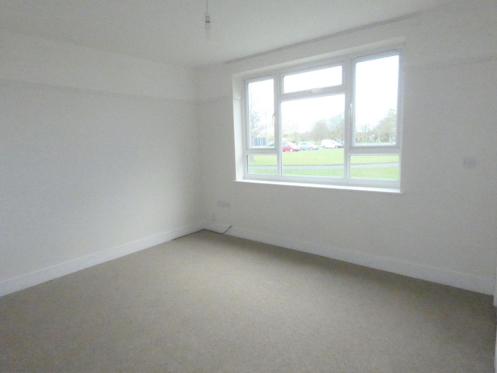Property photo 3 of 9 Living Room Pic 3.Jpg