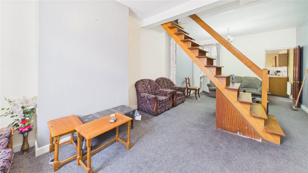 Property photo 2 of 8 Picture No. 04
