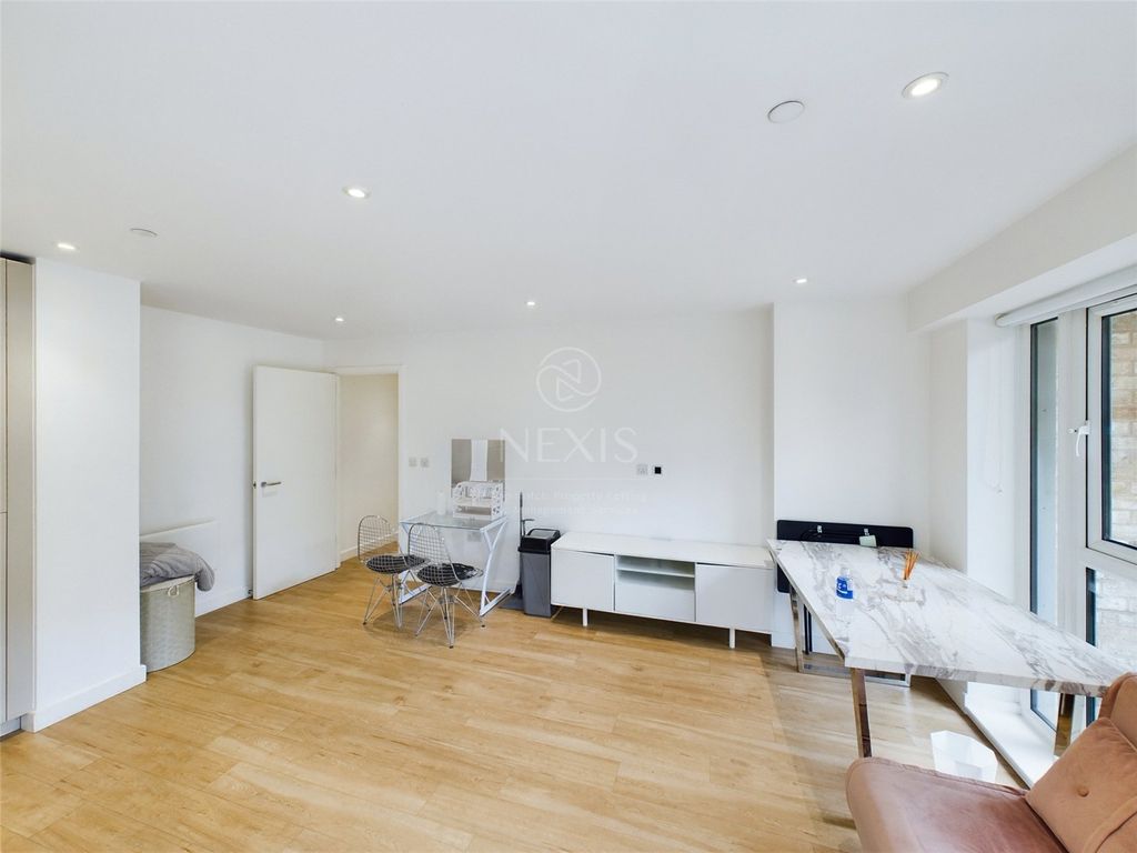 Property photo 3 of 8 Picture No. 09