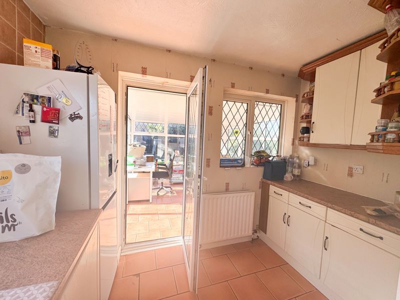 Property photo 3 of 12 Kitchen