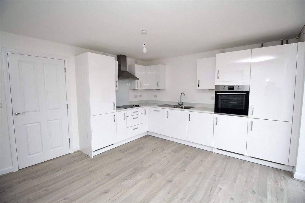 Property photo 3 of 9 Kitchen