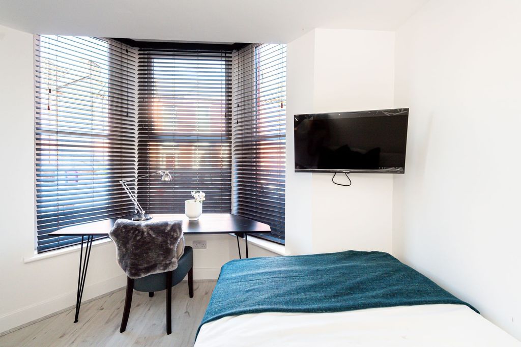 Property photo 2 of 7 Modern Bedroom With Large Window Blinds, A Comfy B...