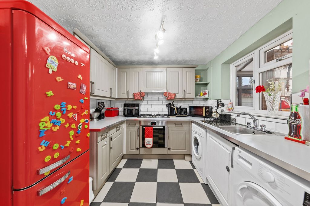 Property photo 2 of 23