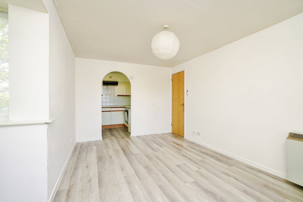 Property photo 2 of 8 Image