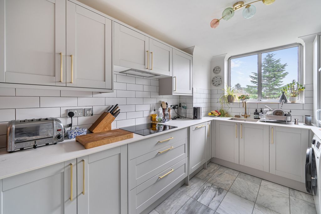 Property photo 3 of 18 1386722-9-6938368...