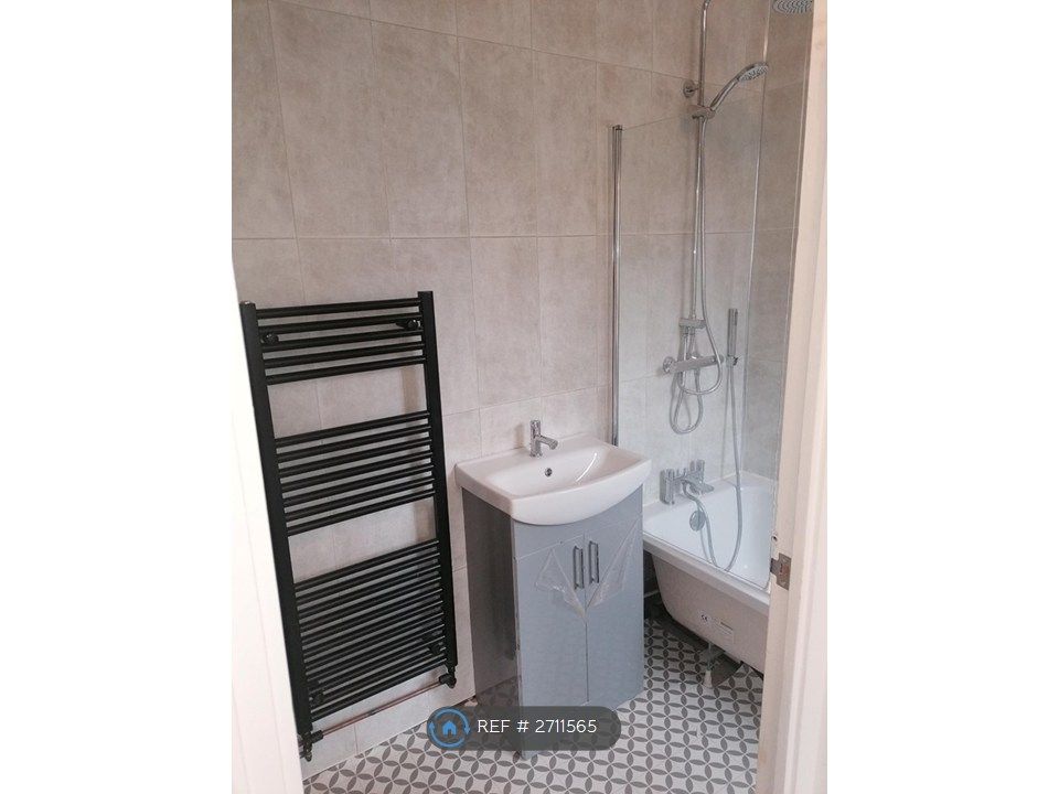 Property photo 1 of 8 Bathroom