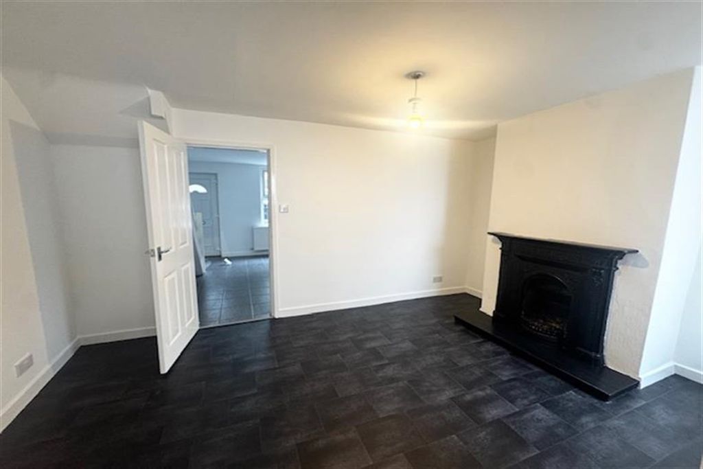 Property photo 3 of 8 (Main)