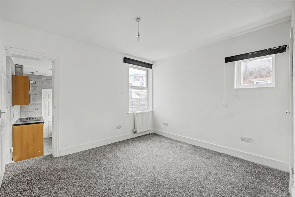 Property photo 3 of 9 Dining Room