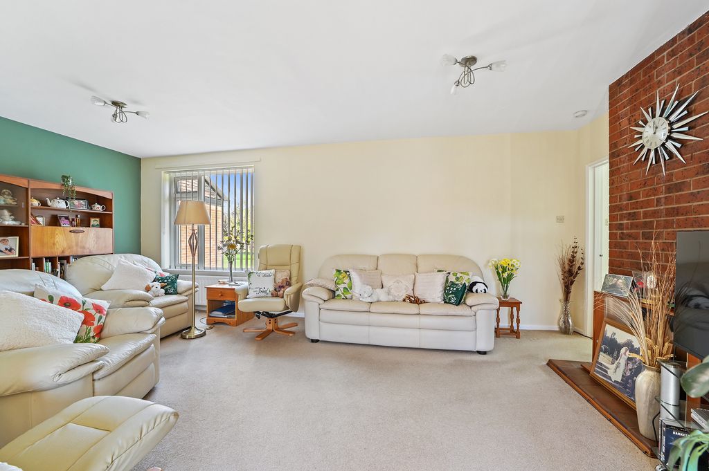 Property photo 3 of 11 Pt-Db(Wp)-13Pightleclose-2