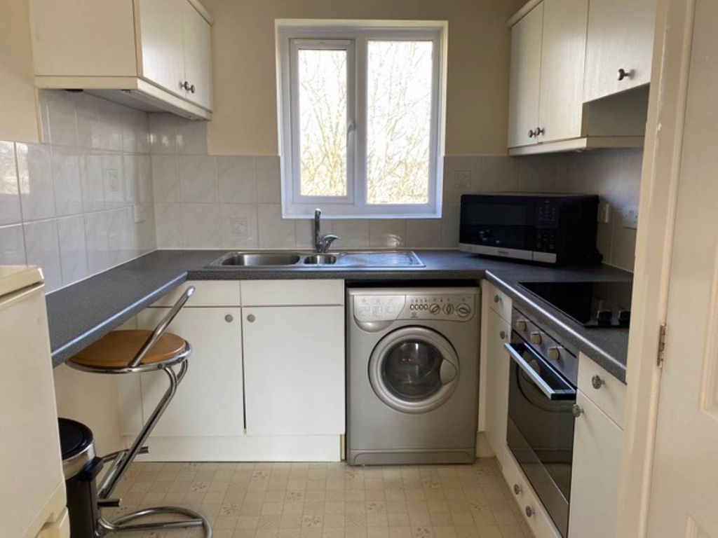 Property photo 3 of 6 Lucerene Close 182 Kitchen