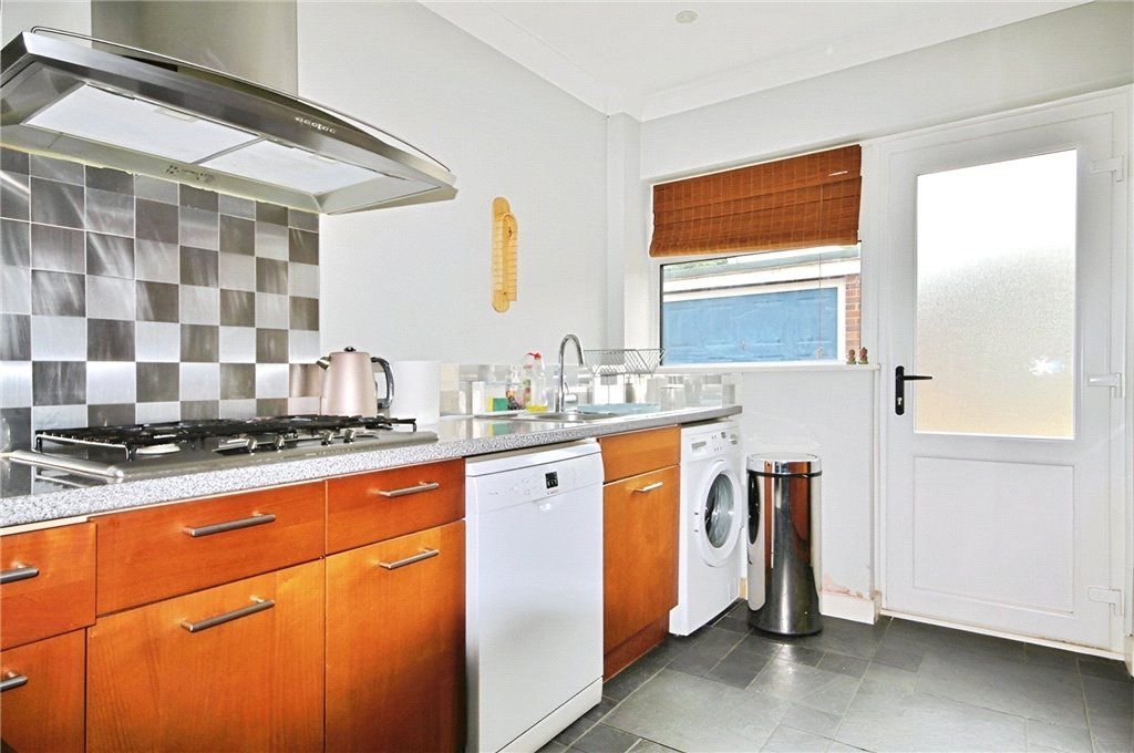 Property photo 3 of 11 Kitchen