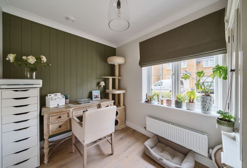 Property photo 1 of 13 1306246-1-6843355...