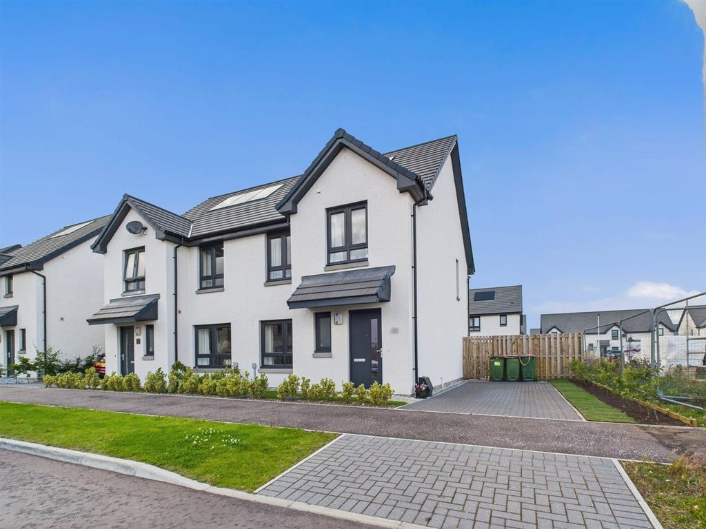 Property photo 1 of 16 Cam01486G0-Pr0814-Still017.Jpg