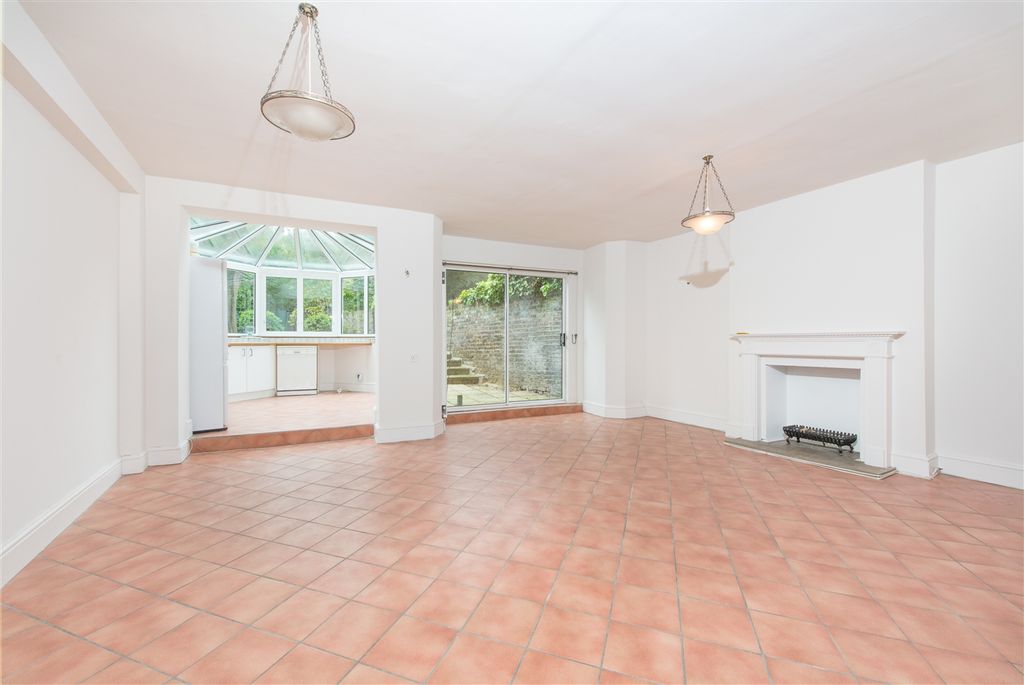 Property photo 1 of 8 Photo 03