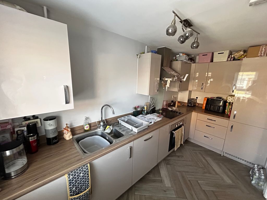 Property photo 3 of 12 Kitchen