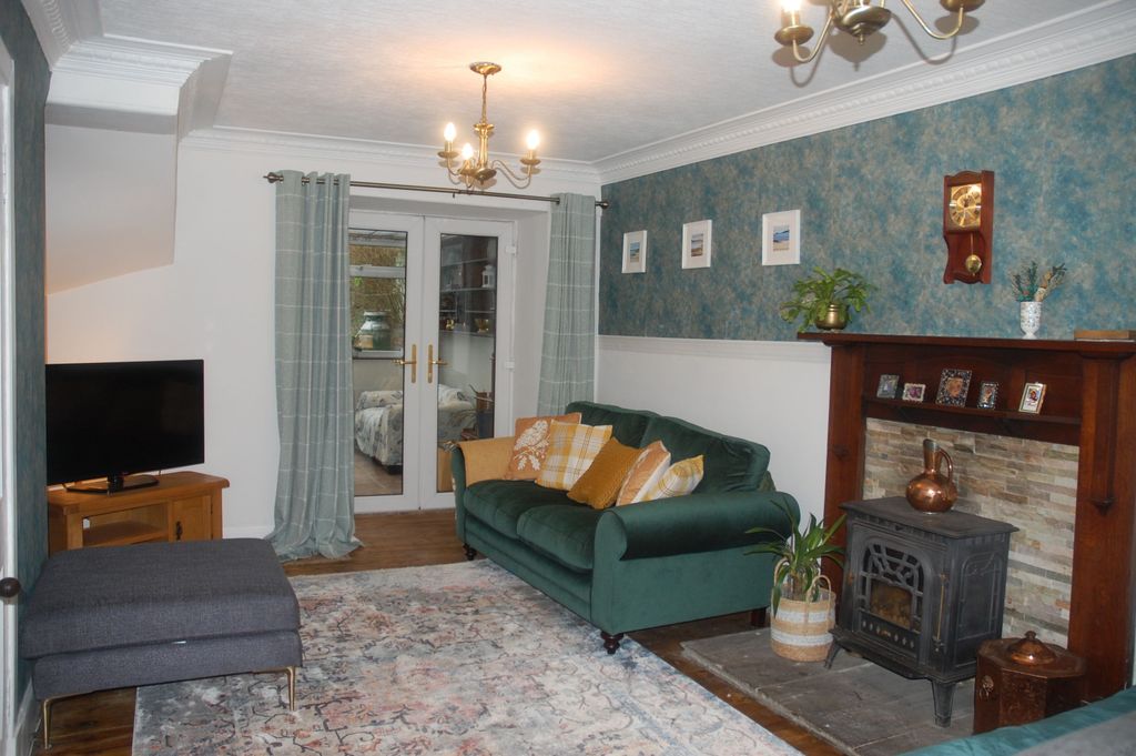 Property photo 3 of 28