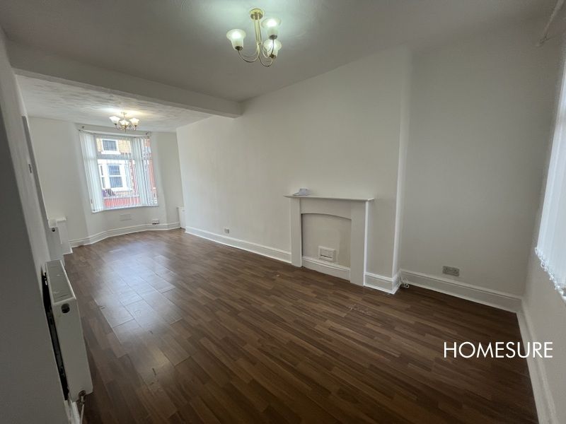 Property photo 3 of 10 Lounge / Dining Room