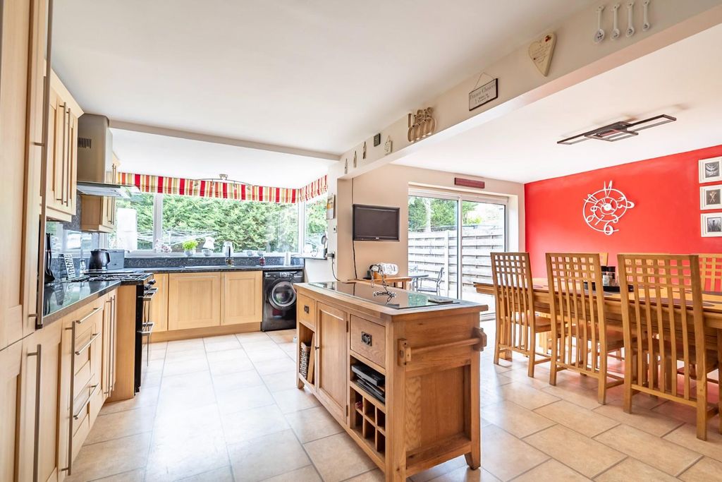 Property photo 2 of 19 Kitchen Diner