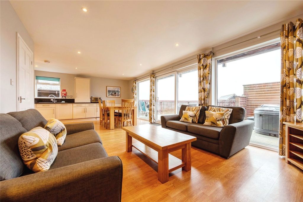 Property photo 2 of 17 Picture No. 04