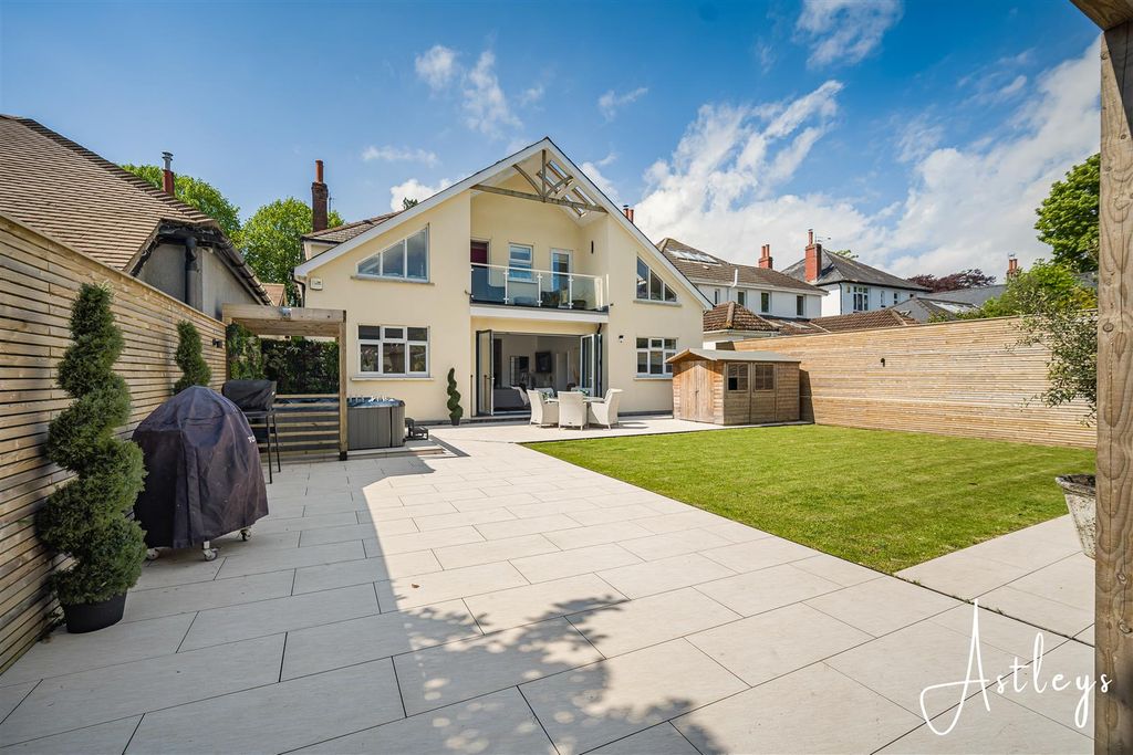 Property photo 1 of 52