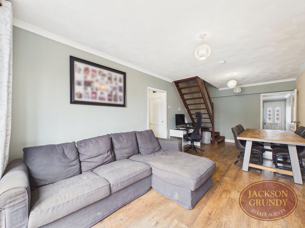 Property photo 2 of 9 Warren Road