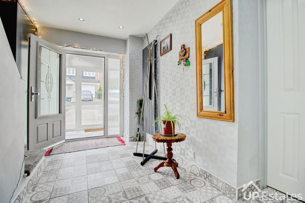 Property photo 3 of 24