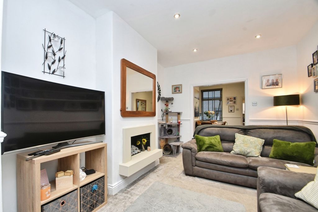 Property photo 2 of 27 Pbox-Img.Jpg