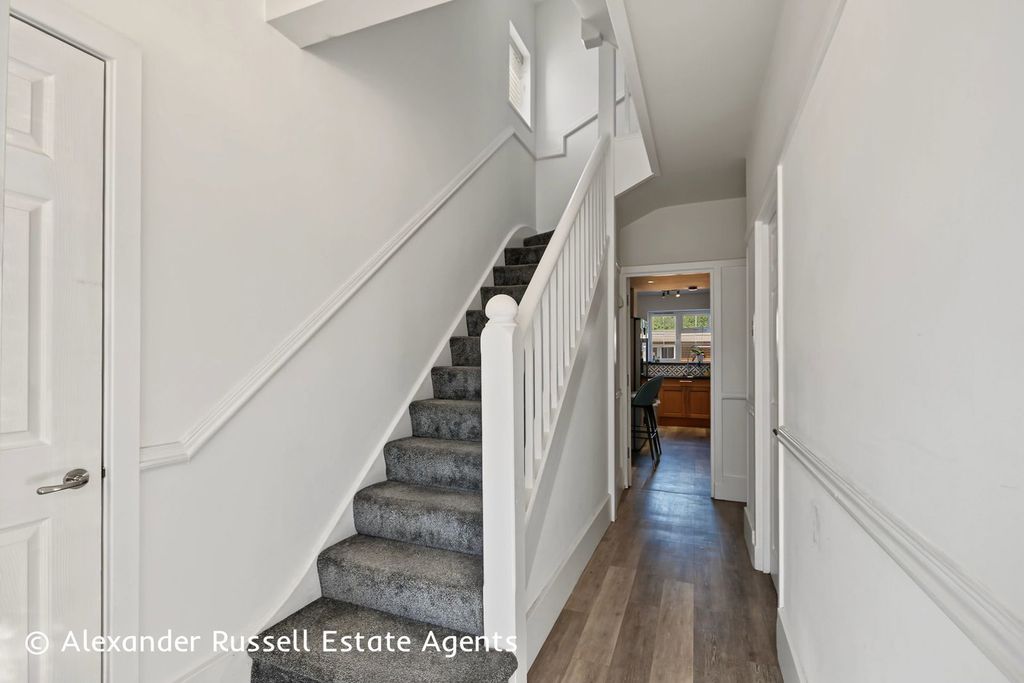 Property photo 2 of 35