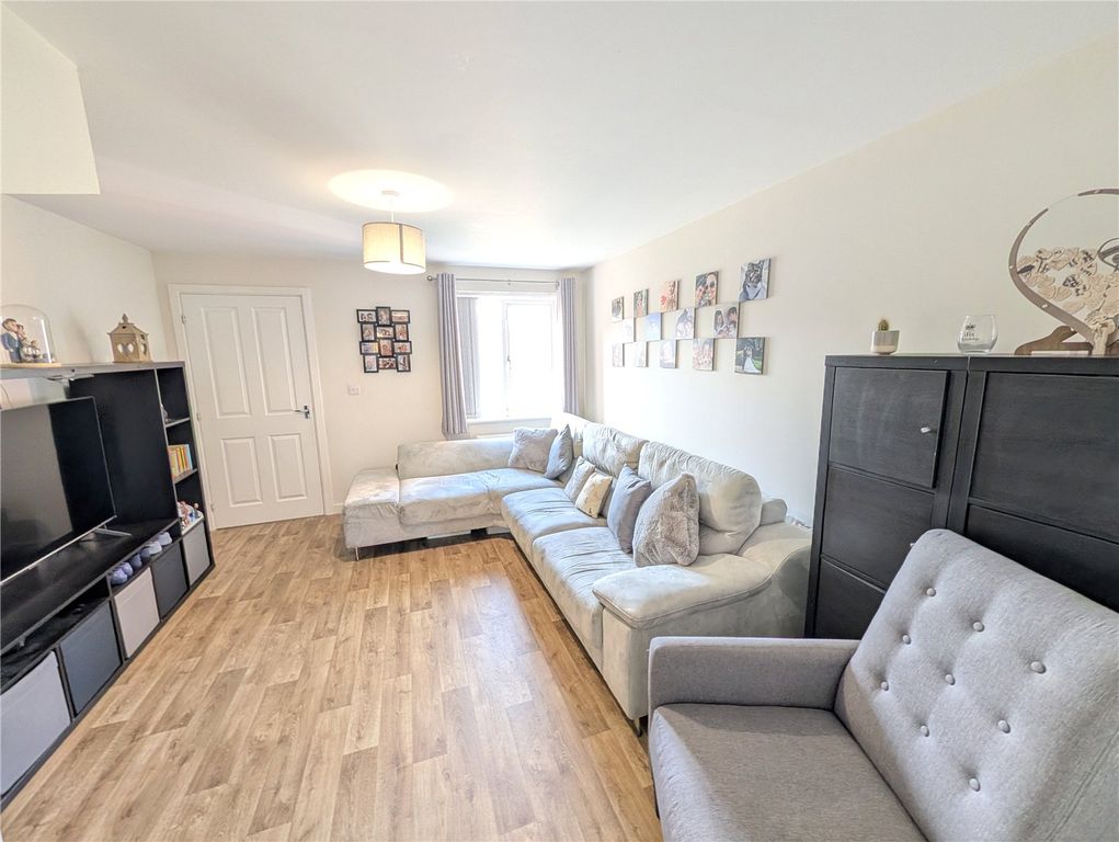 Property photo 2 of 15 Picture No. 17