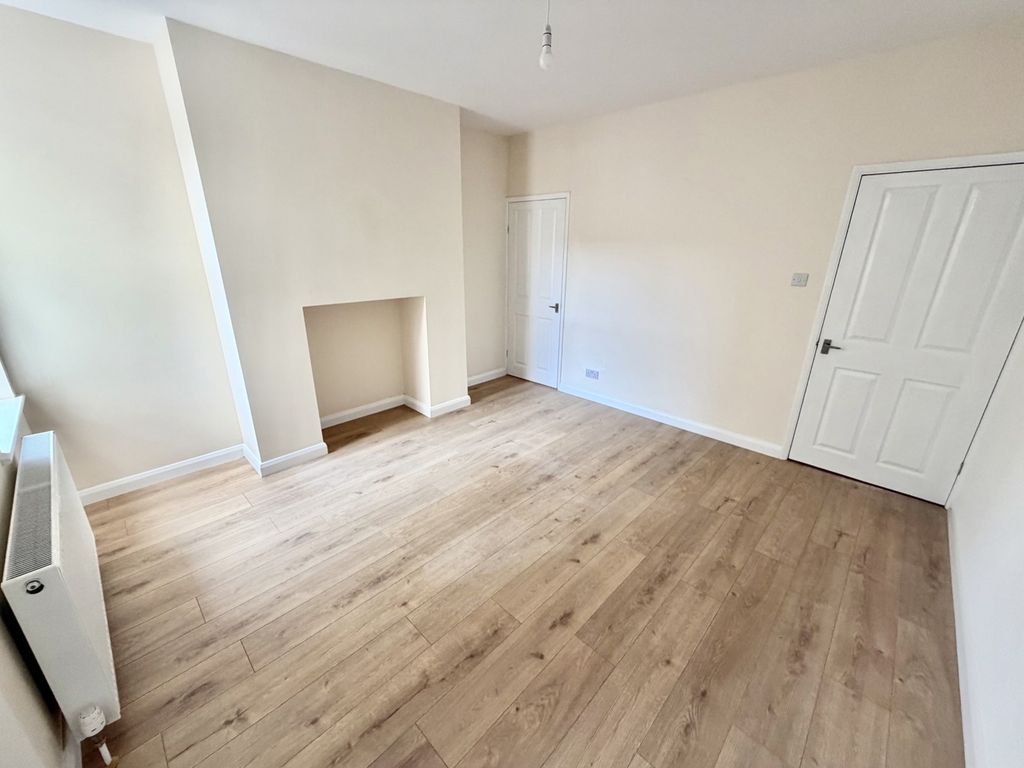 Property photo 2 of 12 Pbox-Img.Jpg