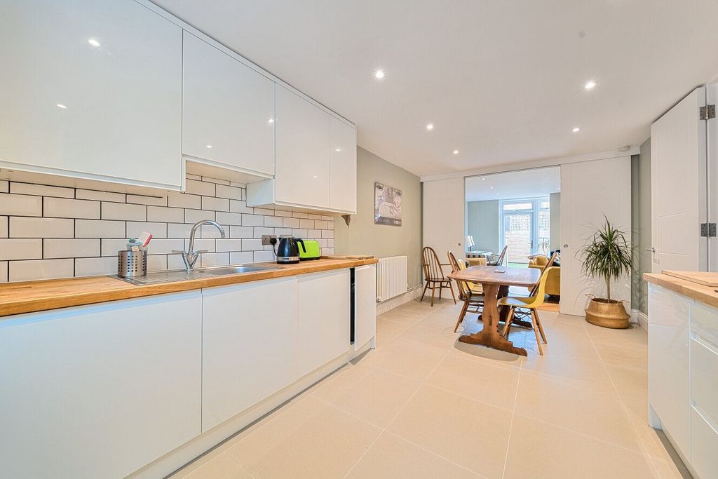 Property photo 2 of 17 Picture No. 23