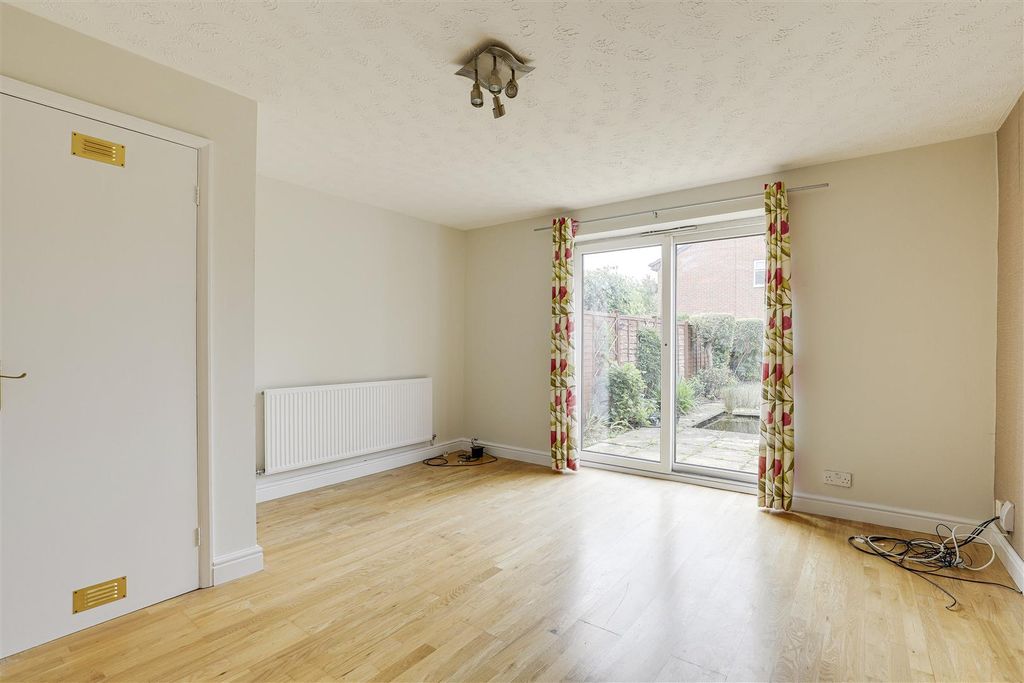 Property photo 3 of 13 10543.Jpg