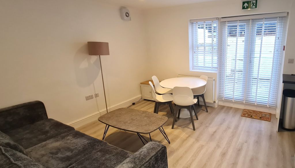 Property photo 3 of 11 Photo 11