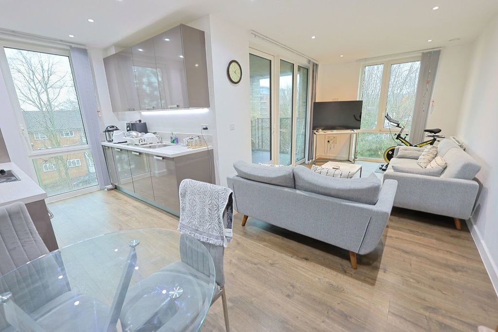 Property photo 2 of 10