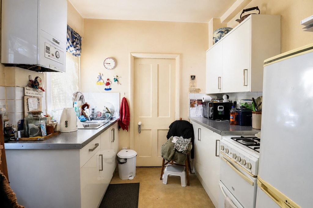 Property photo 2 of 9 Kitchen
