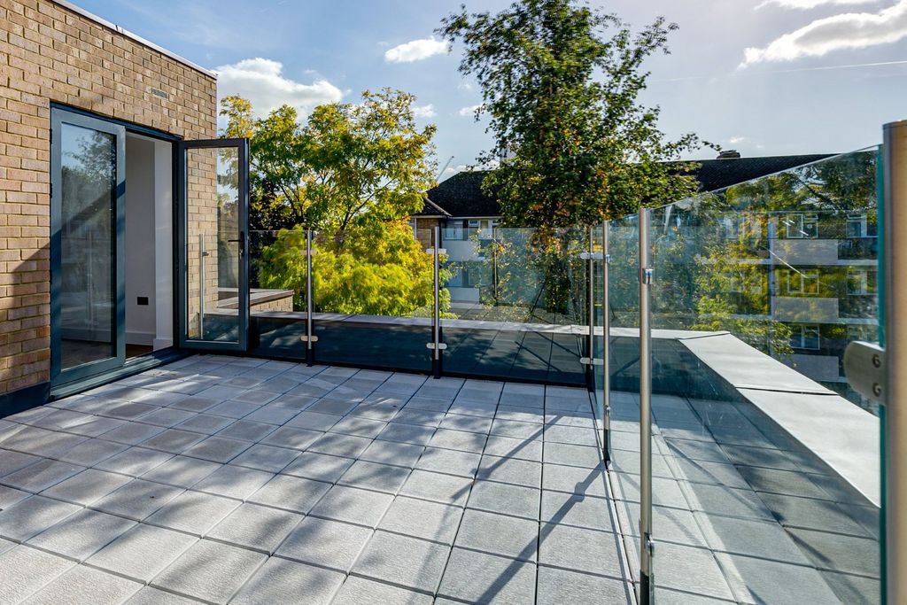 Property photo 2 of 11 Picture No. 17