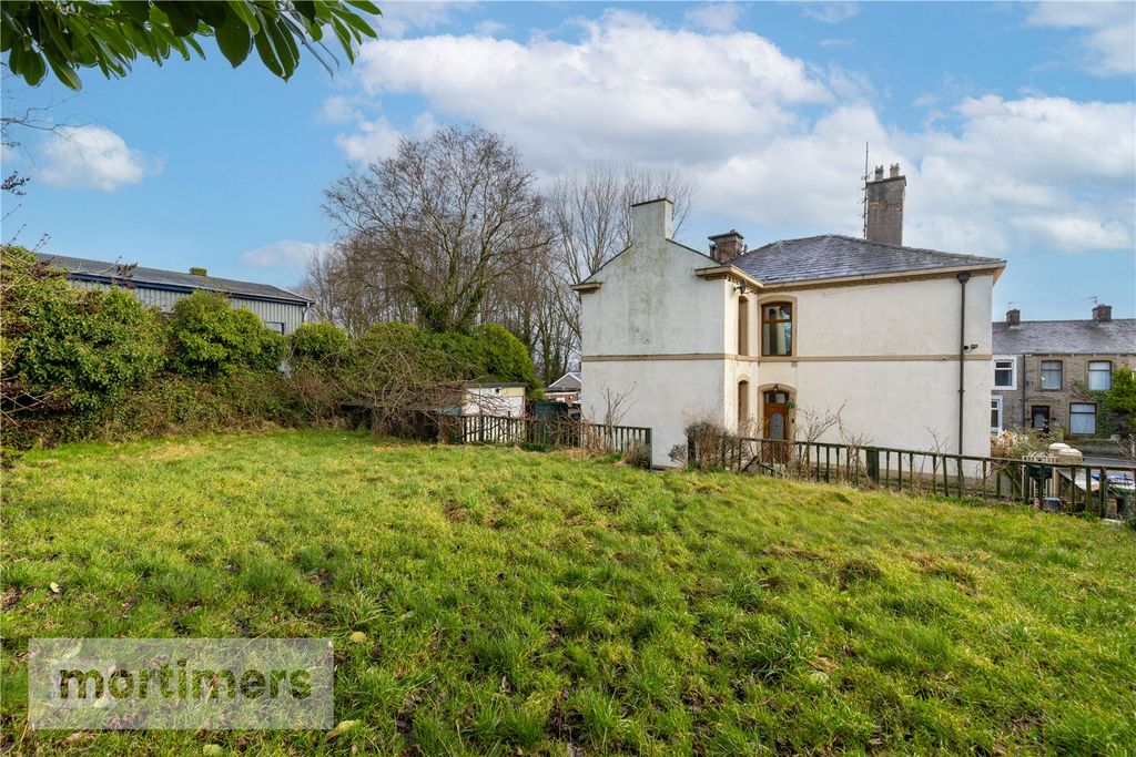 Property photo 3 of 22 Garden