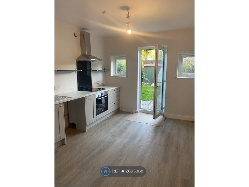 Property photo 2 of 9 Kitchen