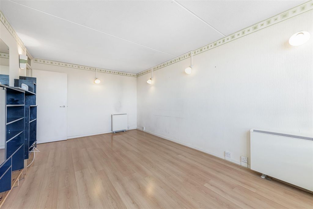 Property photo 2 of 8 Reception, Park Court, Eden Harper Battersea