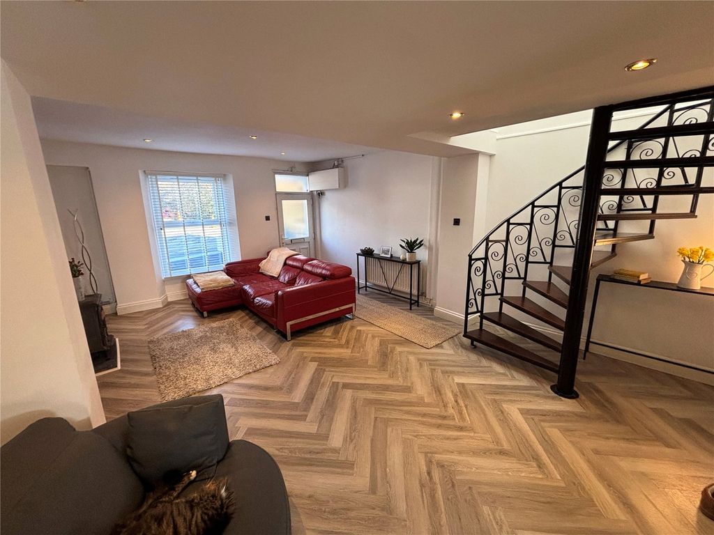 Property photo 1 of 22 Picture No. 06