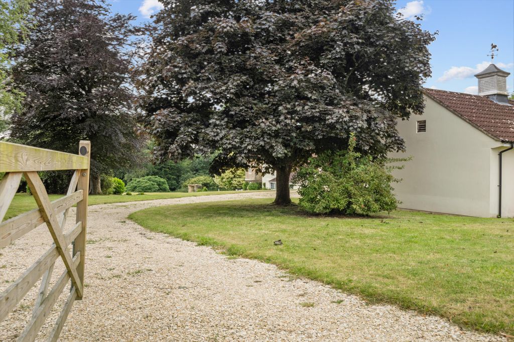 Property photo 2 of 23 Image