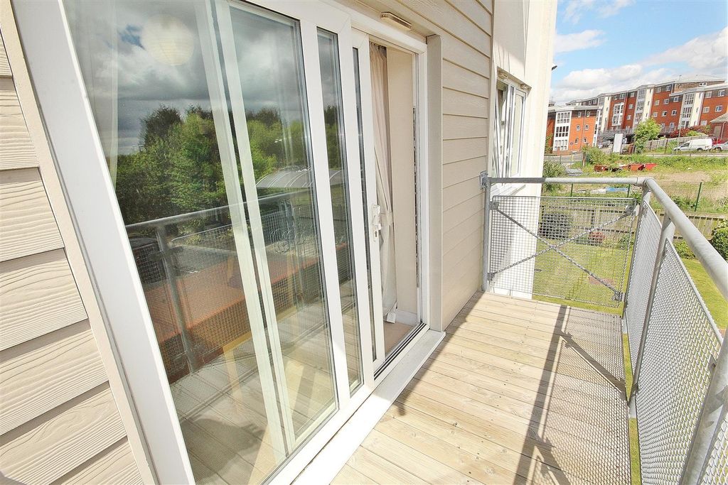Property photo 1 of 8 Generic Balcony
