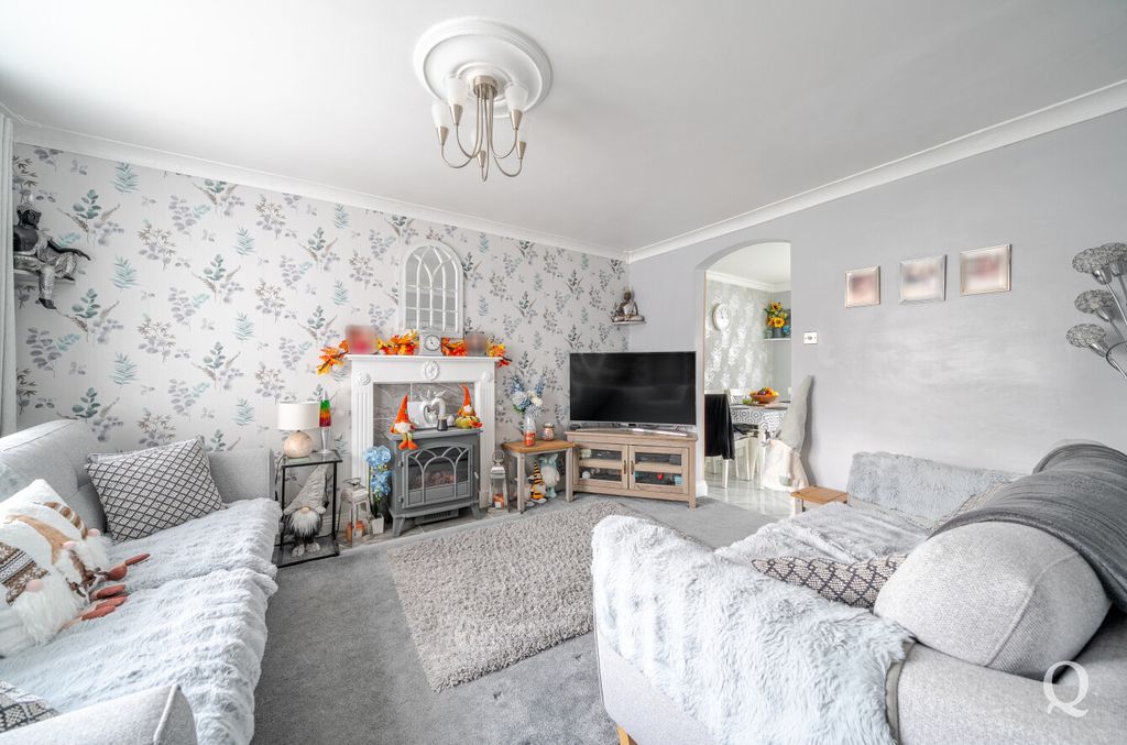 Property photo 2 of 23 77Ba2Db6-597B-435...