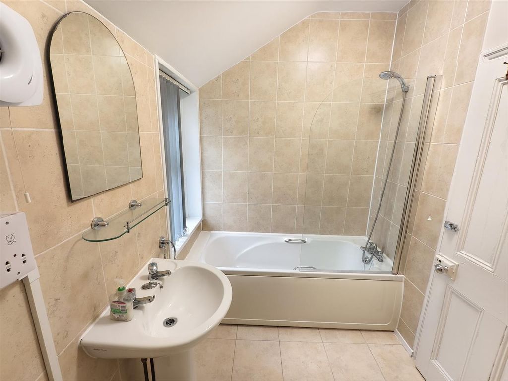 Property photo 2 of 11 Bathroom.Jpg