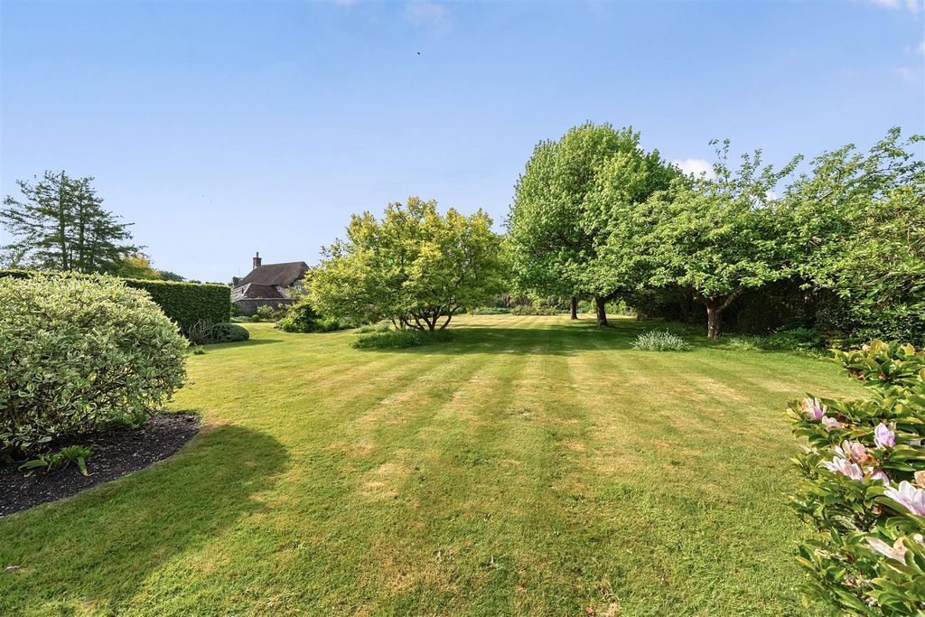 Property photo 3 of 27 Garden