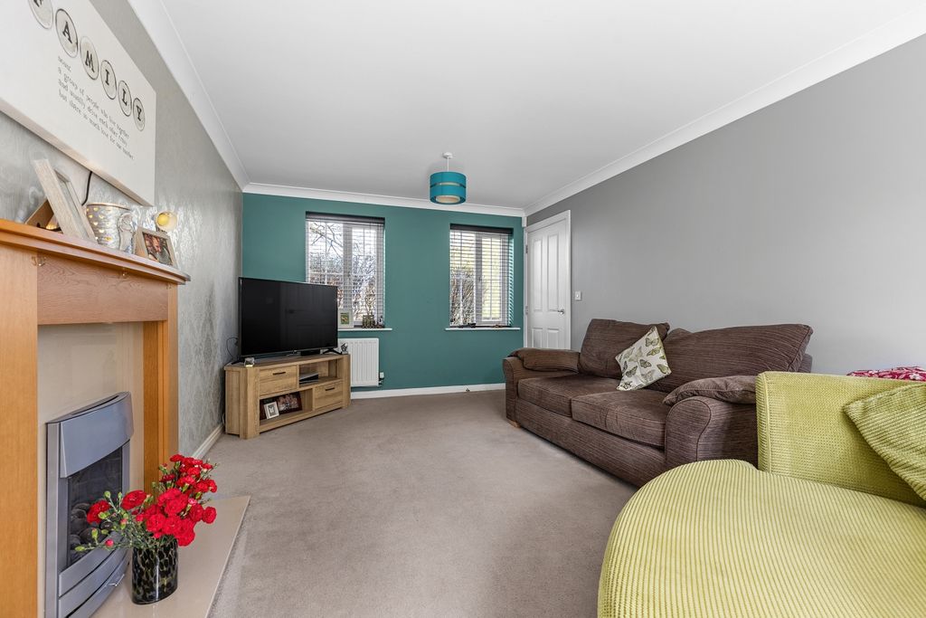 Property photo 2 of 20 Lounge