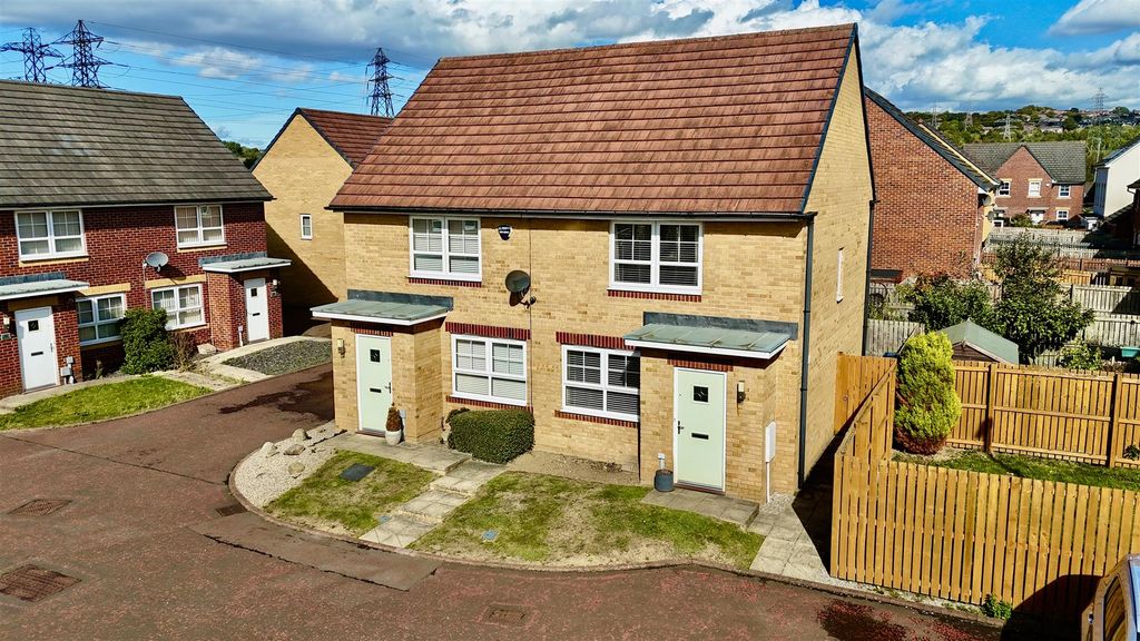 Property photo 1 of 10 External