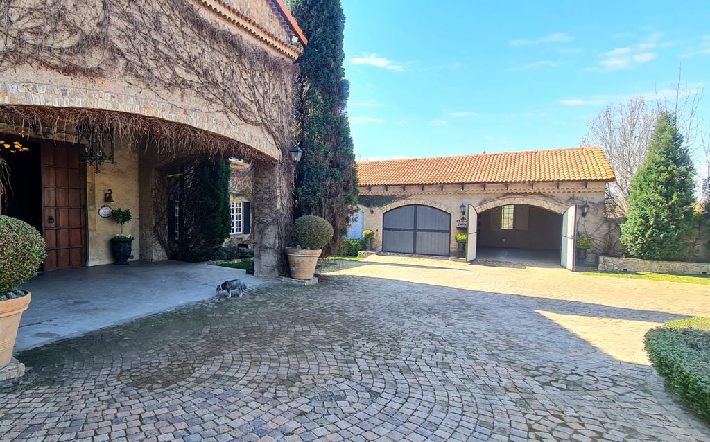 Property photo 1 of 34